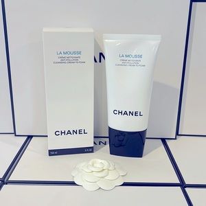 Chanel LA MOUSSE
Anti-Pollution Cleansing Cream-to-Foam
